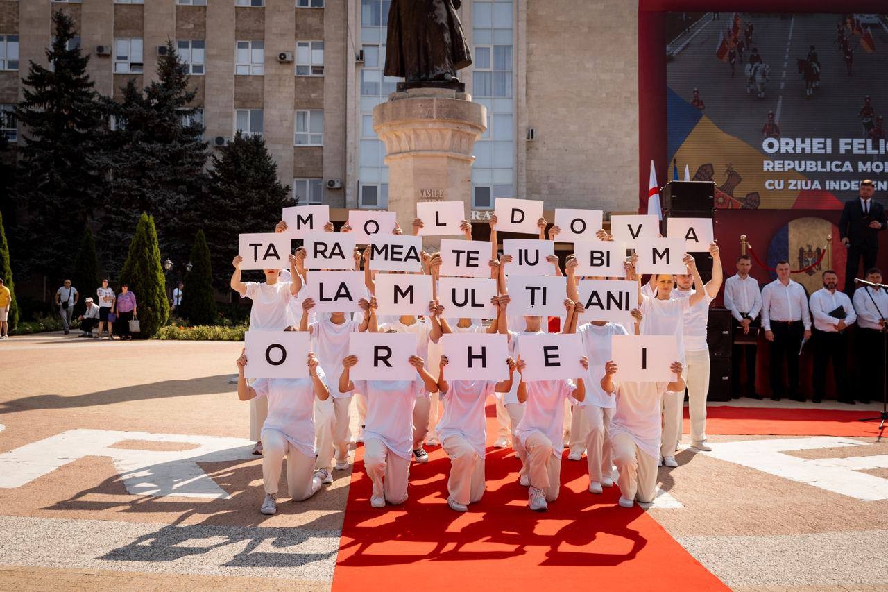 FOTO&VIDEO // Muzică și voie bună, la Orhei. Ziua Independenței sărbătorită cu fast la care este invitată toată lumea să spună: „Moldova, te iubesc!”