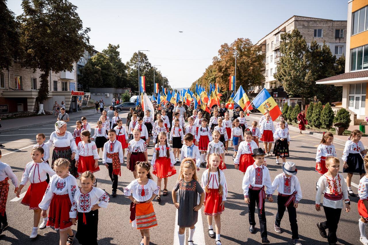 FOTO&VIDEO // Muzică și voie bună, la Orhei. Ziua Independenței sărbătorită cu fast la care este invitată toată lumea să spună: „Moldova, te iubesc!”