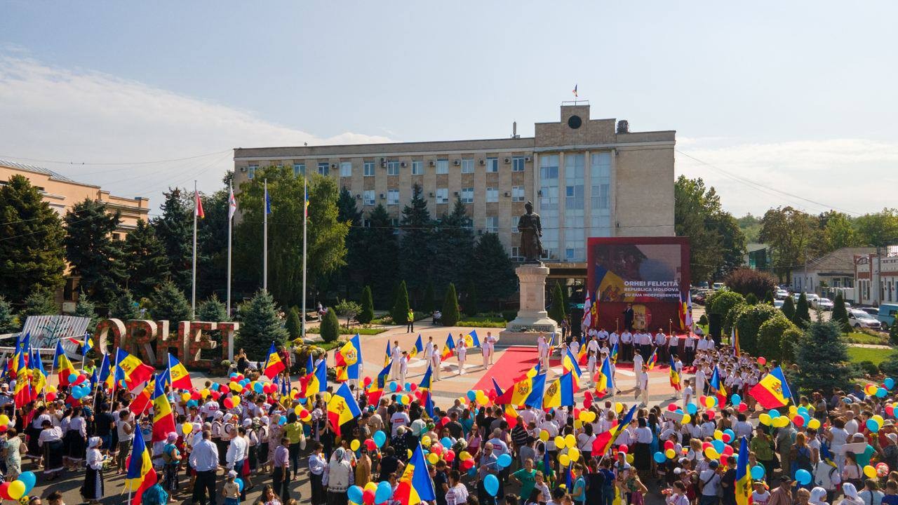 FOTO&VIDEO // Muzică și voie bună, la Orhei. Ziua Independenței sărbătorită cu fast la care este invitată toată lumea să spună: „Moldova, te iubesc!”