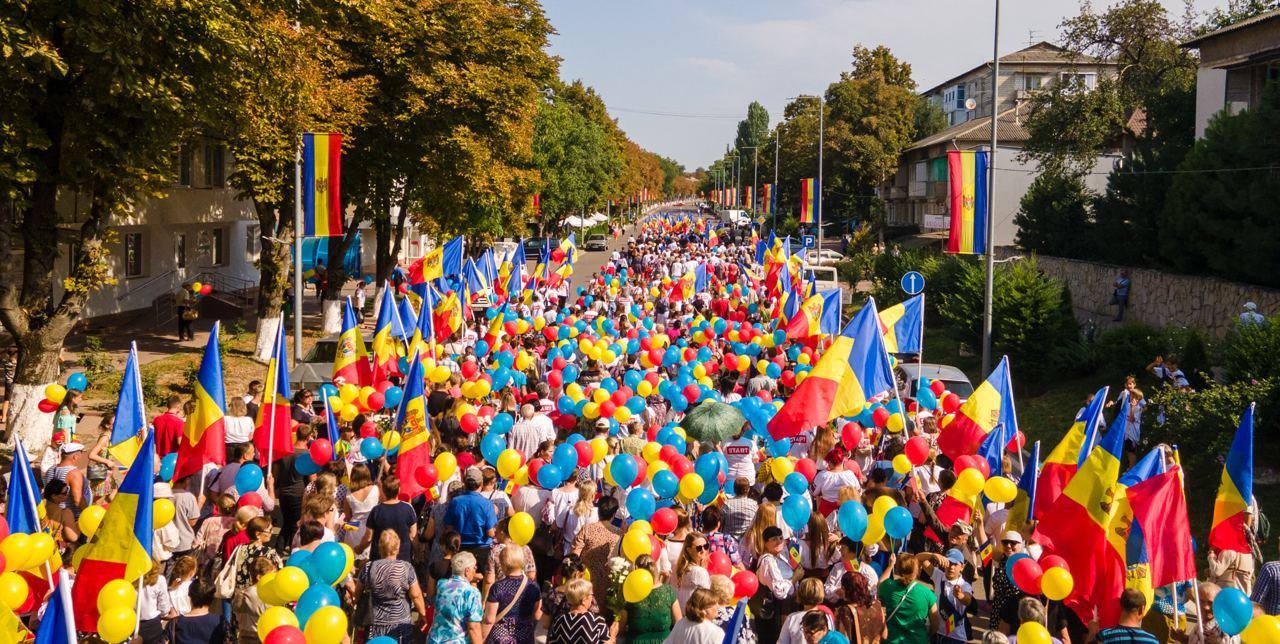 FOTO&VIDEO // Muzică și voie bună, la Orhei. Ziua Independenței sărbătorită cu fast la care este invitată toată lumea să spună: „Moldova, te iubesc!”