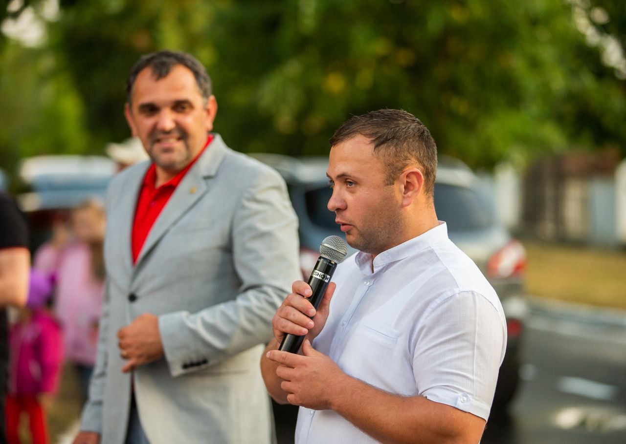 FOTO // Echipa Partidului „ȘOR” continuă să renoveze drumurile din satele din raionul Orhei