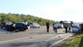 Accident TERIBIL la Sociteni. Un tânăr cu BMW ar fi încălcat regulile de circulație și a fost tamponat de un VW