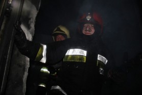 Incendiu la Botanica. Un bloc de locuit cu 10 nivele a luat foc
