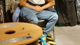 Hoț RIDICOL prins, după ce a revenit în același magazin încălțat cu adidașii pe care îi furase