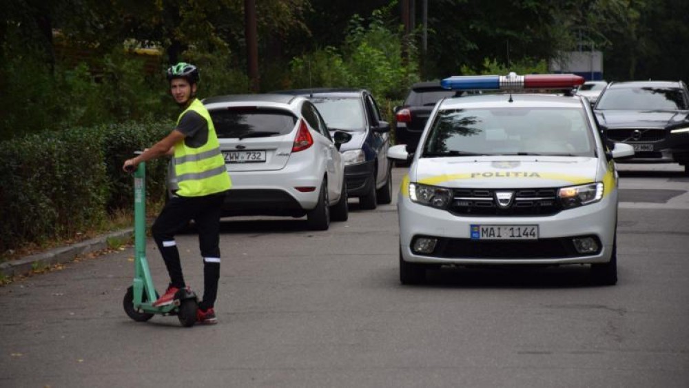 Guvernul pune capăt „raiului” trotinetelor electrice: Interzise pe trotuar, limitate la 30 km/h prin oraș