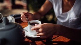 Pe lângă beneficii, consumul de ceai vă poate afecta sănătatea. Ce spun specialiștii