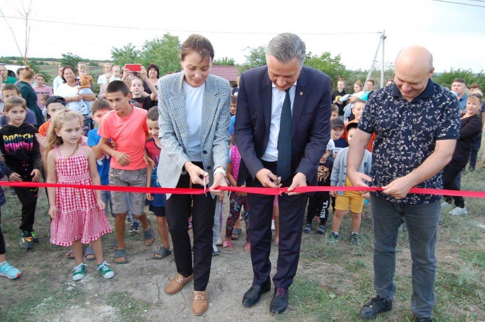 Sărbătoare mare pentru copiii din comuna Cealîc, Taraclia. A fost inaugurat un teren de joacă, construit la inițiativa lui Ilan Șor