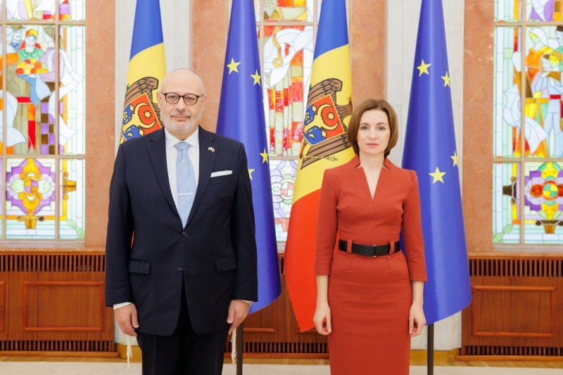 FOTO // Maia Sandu a recepționat scrisorile de acreditare a șapte noi ambasadori veniți la noi în țară