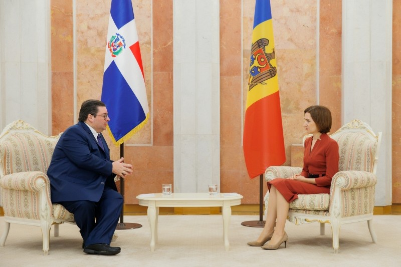 FOTO // Maia Sandu a recepționat scrisorile de acreditare a șapte noi ambasadori veniți la noi în țară