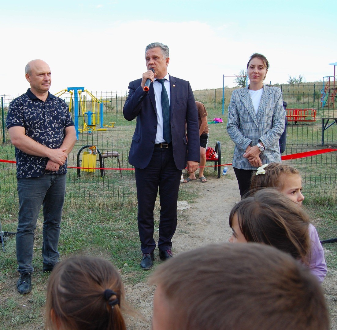 Sărbătoare mare pentru copiii din comuna Cealîc, Taraclia. A fost inaugurat un teren de joacă, construit la inițiativa lui Ilan Șor