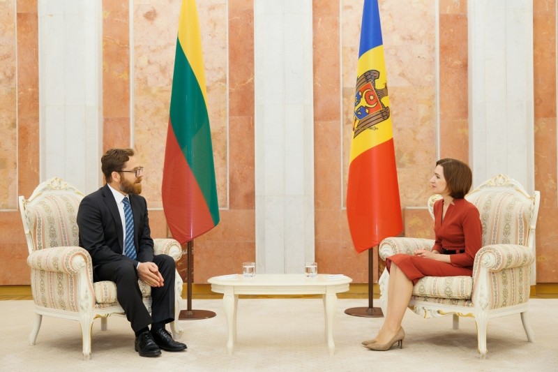 FOTO // Maia Sandu a recepționat scrisorile de acreditare a șapte noi ambasadori veniți la noi în țară