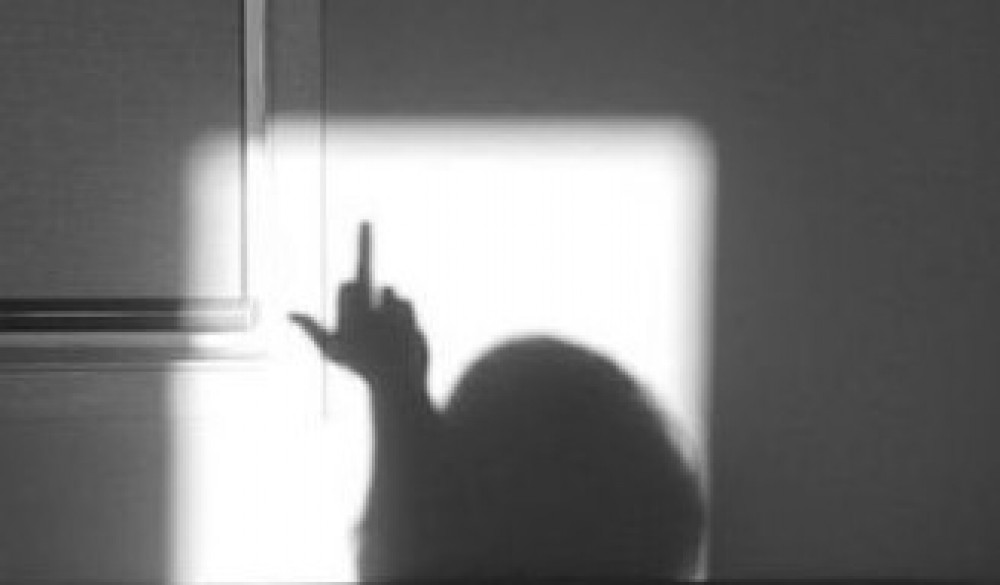 FOTO // Cine-i deputatul din Parlamentul R. Moldova care i-ar fi arătat un gest obscen unei jurnaliste