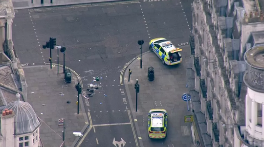 Londra // Doi poliţişti înjunghiaţi. Un bărbat ”înarmat cu un cuţit”, arestat