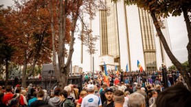 PAS acuzați că împiedică oamenii să ajungă la protest. Transportatorii intimidați să nu aducă protestatari la Chișinău