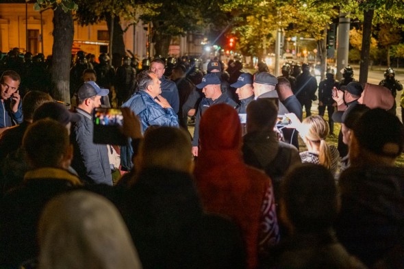 Poliția încalcă dreptul la protest? Mai multor pesoane le-a fost îngrădit accesul la „Orășelul Schimbării” pentru a-și instala corturile