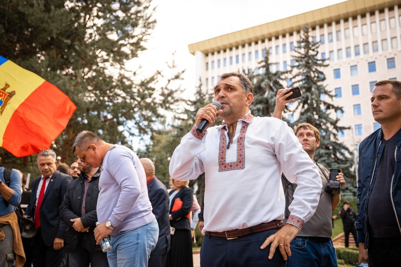 Proteste non-stop în fața Președinției: Vom protesta pașnic până când guvernarea își va da demisia