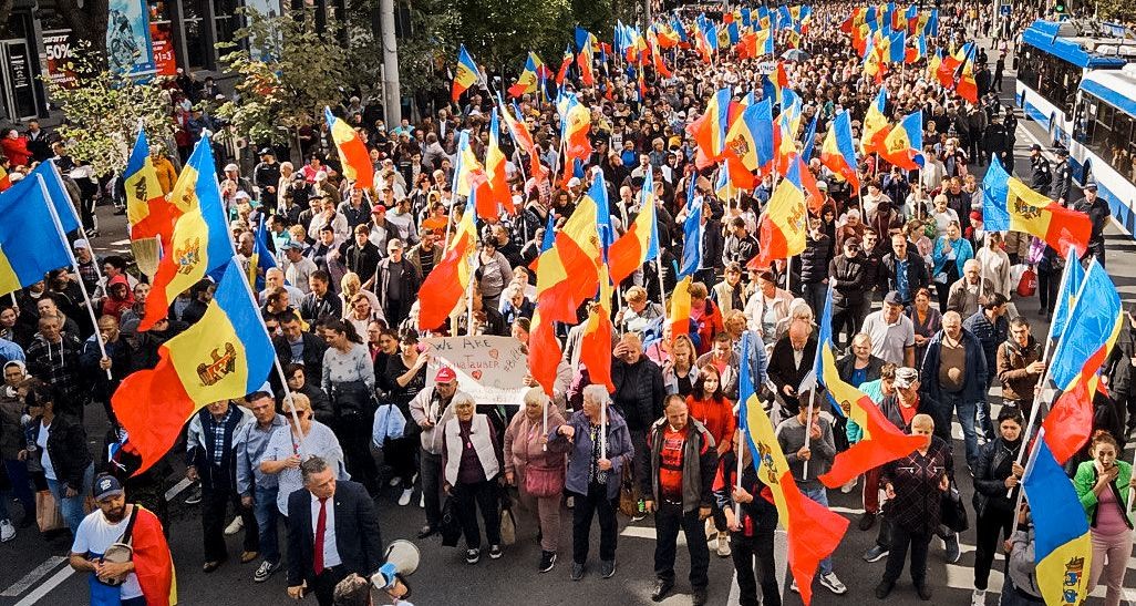 Proteste non-stop în fața Președinției: Vom protesta pașnic până când guvernarea își va da demisia