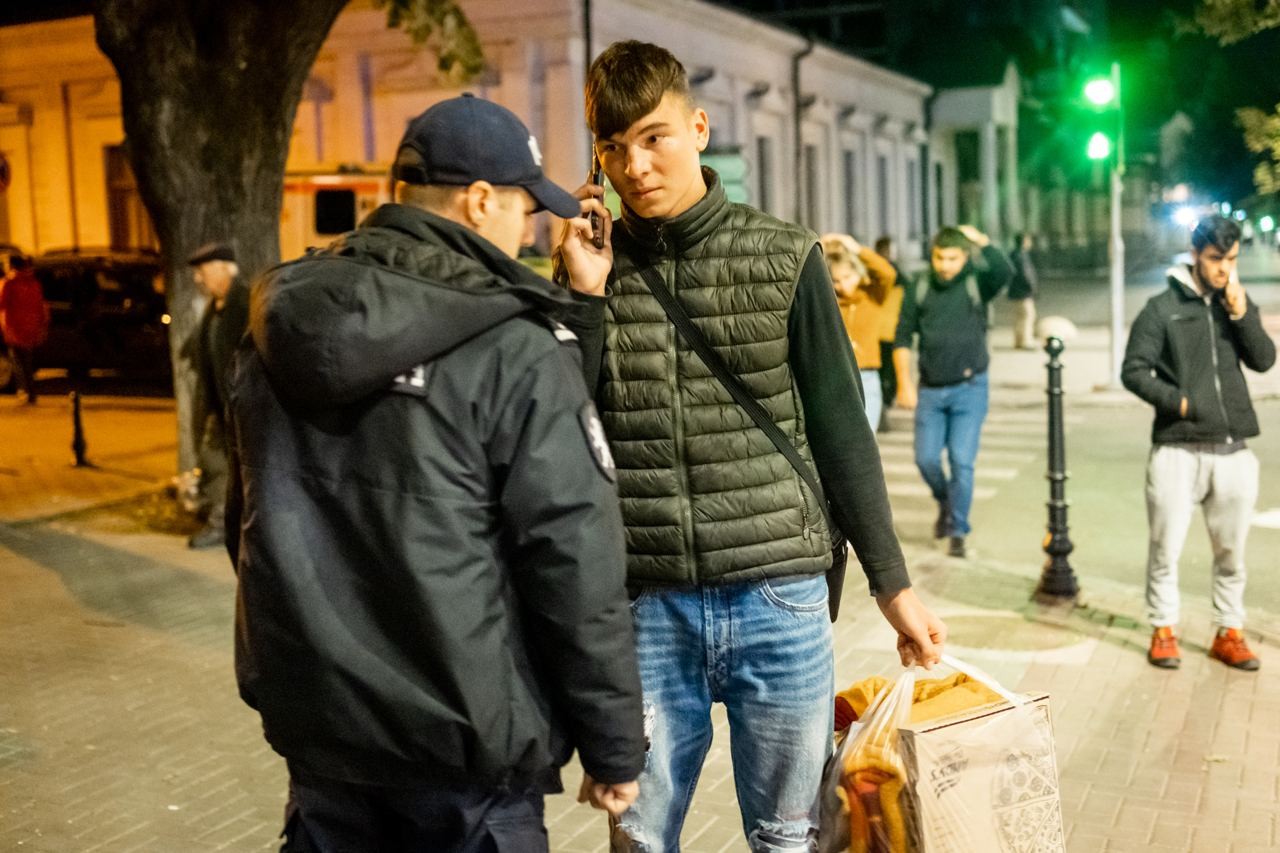 Poliția încalcă dreptul la protest? Mai multor pesoane le-a fost îngrădit accesul la „Orășelul Schimbării” pentru a-și instala corturile
