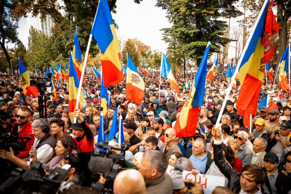LIVE // Protest la Parlament „Orășelul schimbării”