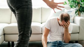 Un bărbat, de 64 ani, bătut din gelozie de iubită. Femeia a primit pentru 5 zile interdicție să se apropie de iubit