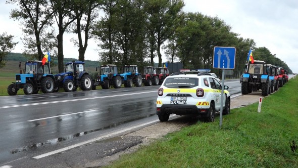 Agricultorii au ieșit la protest: Nu vă bateți joc de noi