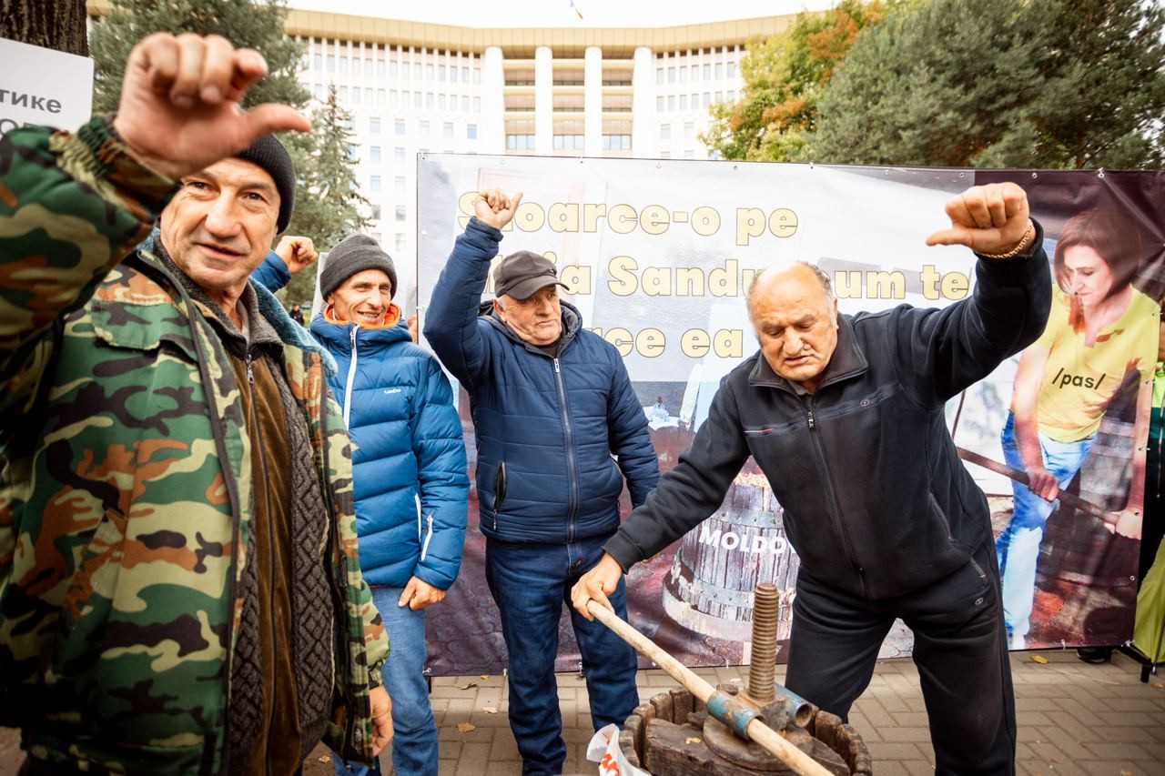 Maia Sandu - „STOARSĂ la TEASC” în „Orășelul Schimbării”. Cum și-au motivat protestatrii isprava