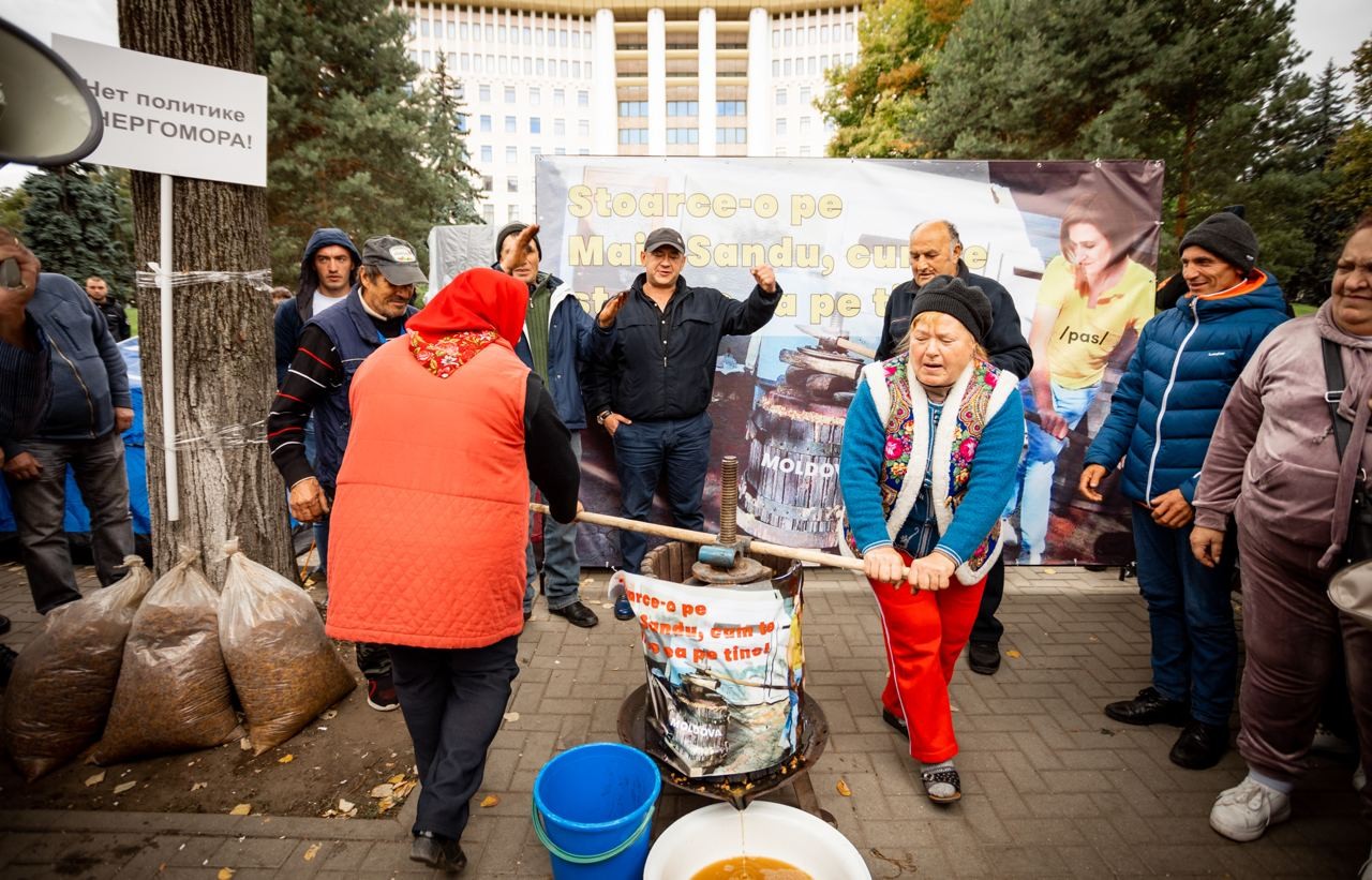 Maia Sandu - „STOARSĂ la TEASC” în „Orășelul Schimbării”. Cum și-au motivat protestatrii isprava