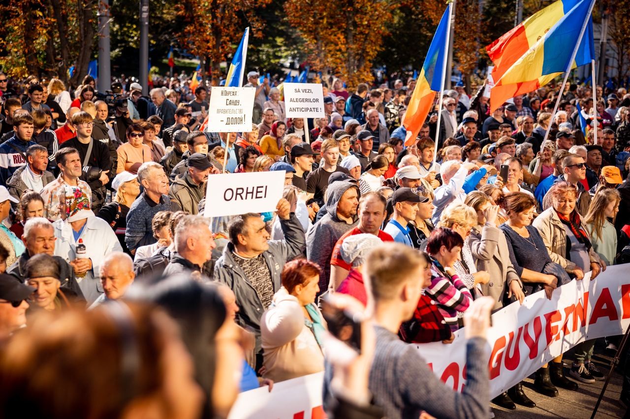 FOTO // Peste 45 de mii de oameni participă la manifestația împotriva PAS și a Maiei Sandu, de la Președinție
