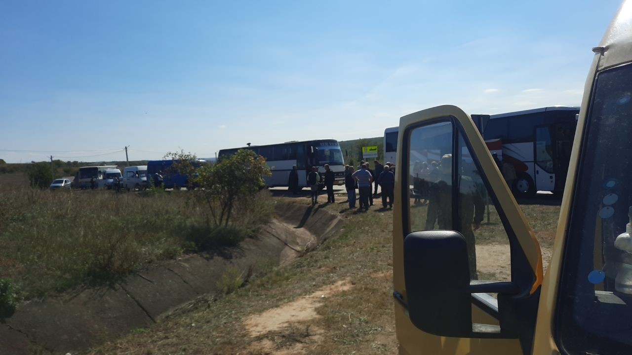 Transportatorii din nordul și sudul țării, stopați și somați să nu aducă protestatari la Chișinău
