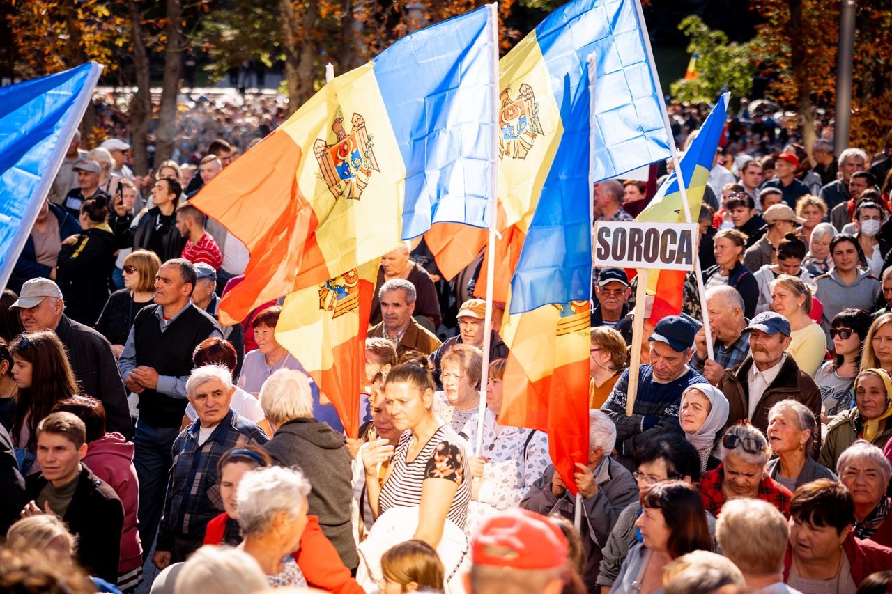 FOTO // Peste 45 de mii de oameni participă la manifestația împotriva PAS și a Maiei Sandu, de la Președinție