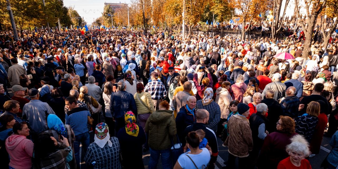 FOTO // Peste 45 de mii de oameni participă la manifestația împotriva PAS și a Maiei Sandu, de la Președinție