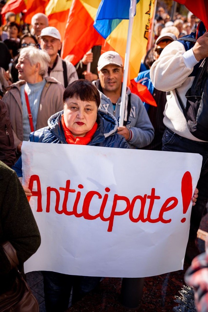 FOTO // Peste 45 de mii de oameni participă la manifestația împotriva PAS și a Maiei Sandu, de la Președinție