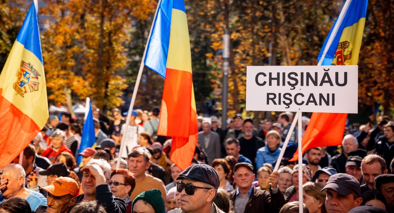 FOTO // Peste 45 de mii de oameni participă la manifestația împotriva PAS și a Maiei Sandu, de la Președinție