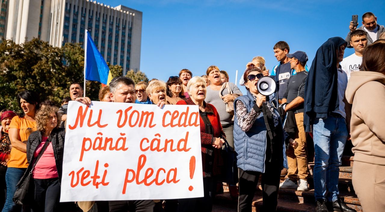 FOTO // Peste 45 de mii de oameni participă la manifestația împotriva PAS și a Maiei Sandu, de la Președinție