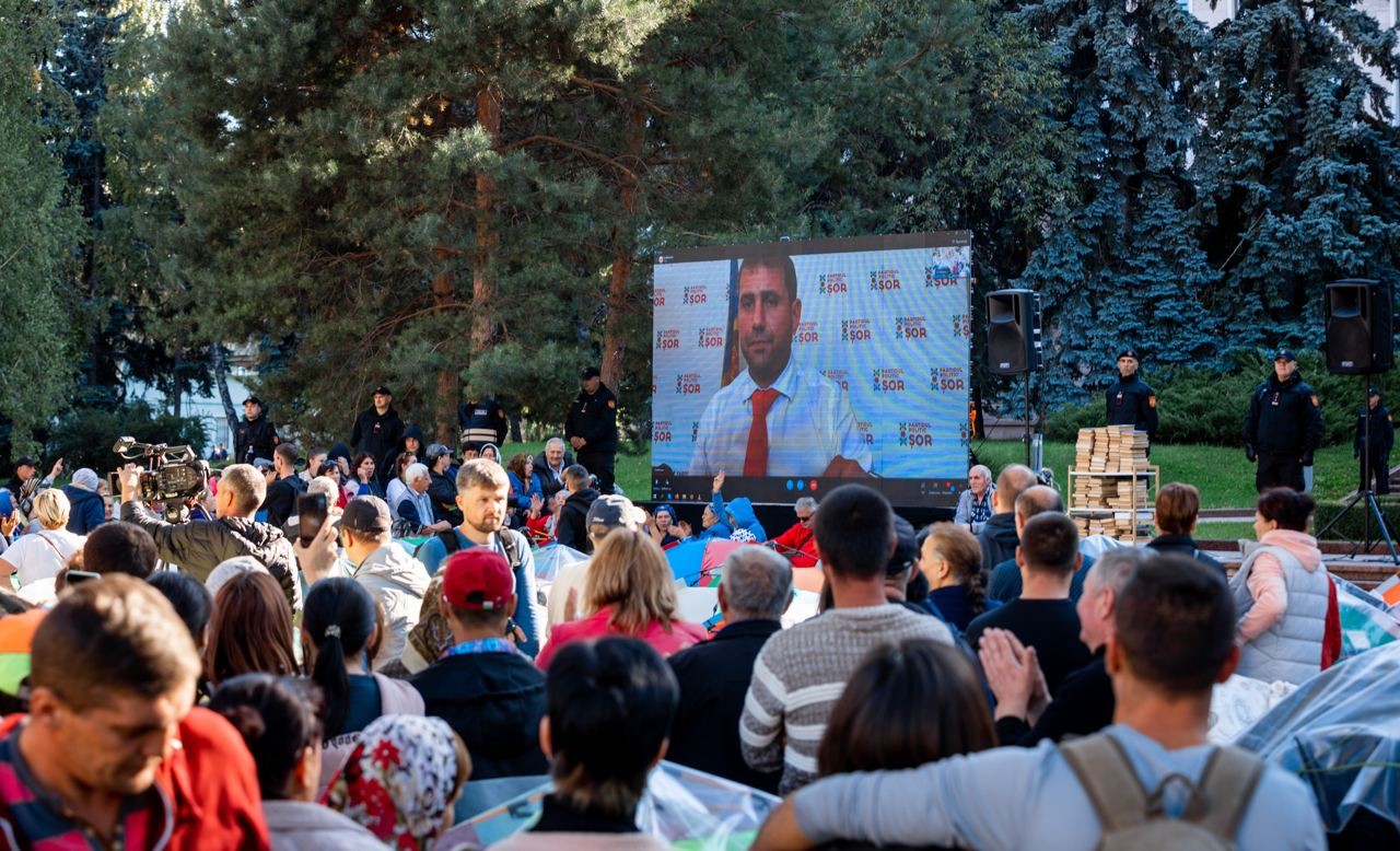 FOTO // Peste 45 de mii de oameni participă la manifestația împotriva PAS și a Maiei Sandu, de la Președinție