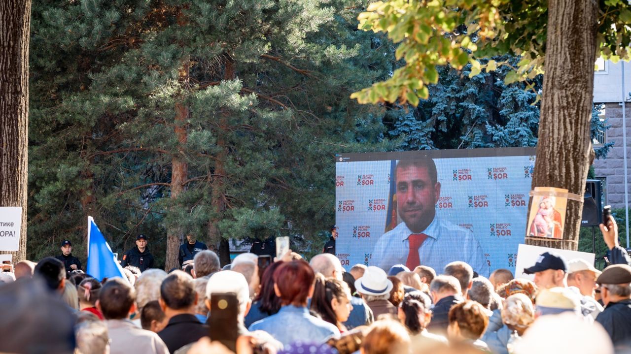 FOTO // Peste 45 de mii de oameni participă la manifestația împotriva PAS și a Maiei Sandu, de la Președinție