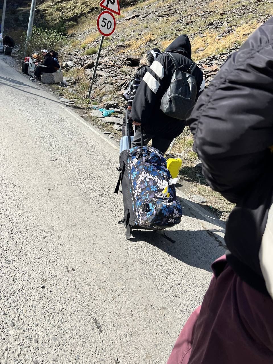 FOTO // Bloggerii milionari ruși părăsesc țara în masă