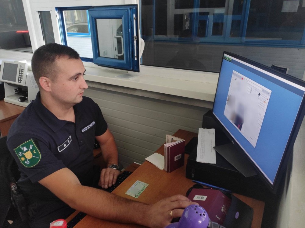 Un moldovean prins că a condus timp de 2 ani în baza unui permis falsificat