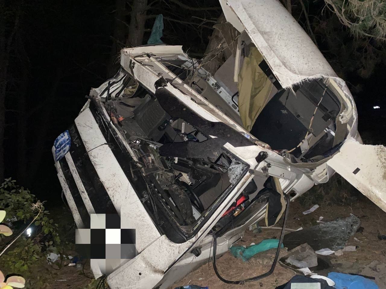 FOTO // Accident TERIBIL la Nisporeni. Doi bărbați au murit, iar unul a ajuns la spital, după o depășire neregulamentară