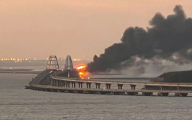 FLASH // Aramata ocupanților ruși din Ucraina rămâne fără căi de aprovizionare. Podul spre Crimeea în flăcări