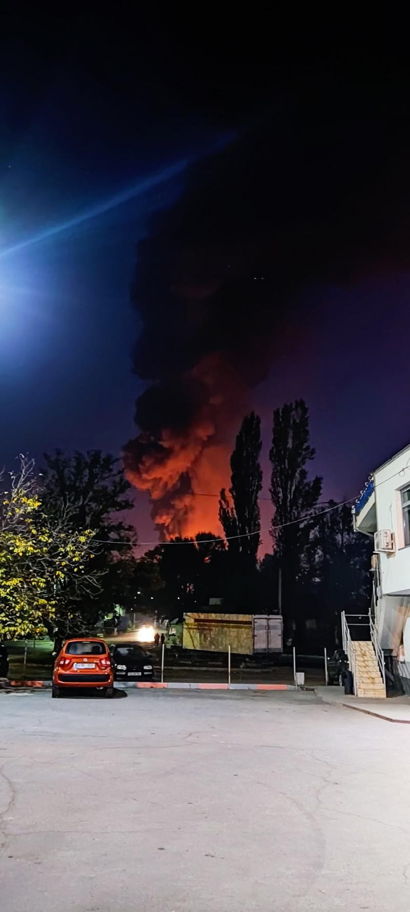 FOTO // Incendiul care a băgat în sperieți chișinăuienii: Gunoiștea aparține unui agent economic privat