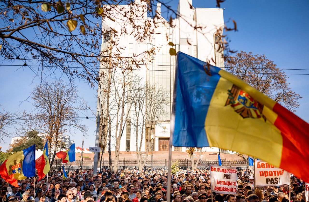 FOTO // A patra duminică de manifestații antiguvernamentale. Numărul protestatrilor crește în fiecare săptămână