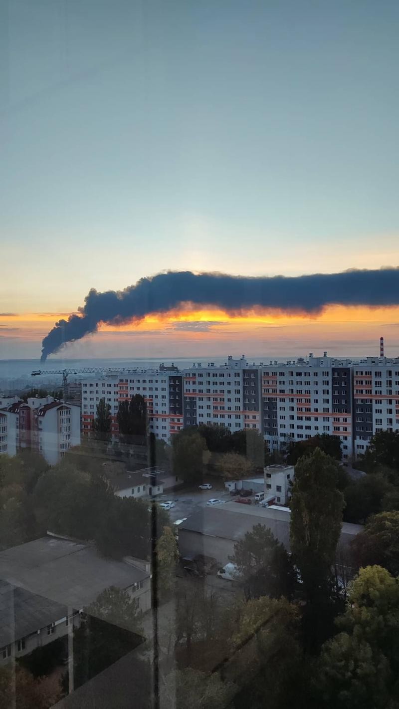FOTO // Incendiul care a băgat în sperieți chișinăuienii: Gunoiștea aparține unui agent economic privat