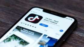 Utilizatorii TikTok, avertizați de șeful spionajului britanic: „Să se gândească bine înainte”
