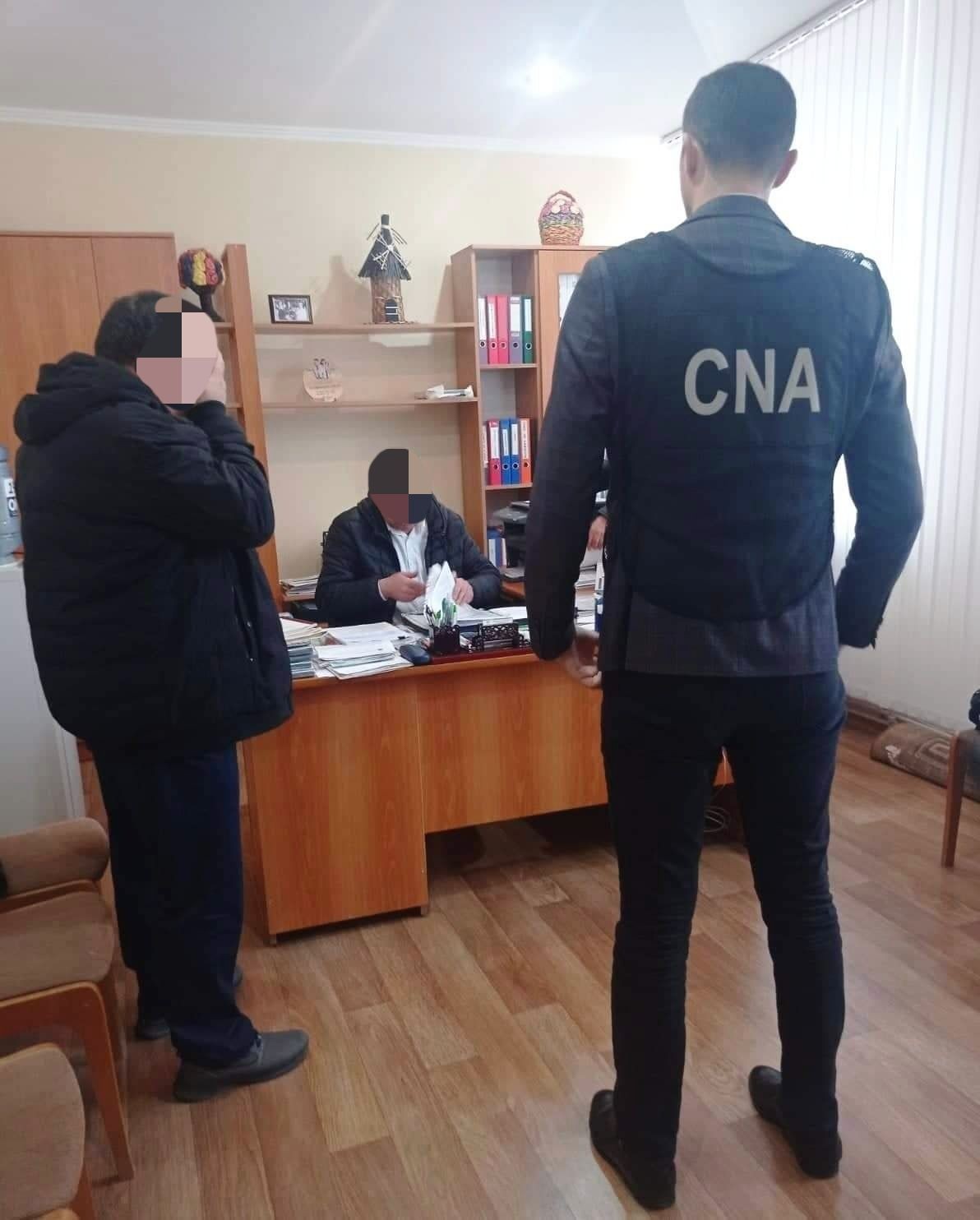 Corupție la Drochia. Un medic ar fi pus diagnoze false unor pacienți, ca aceștia să-și perfecteze pașapoarte în regim de urgență