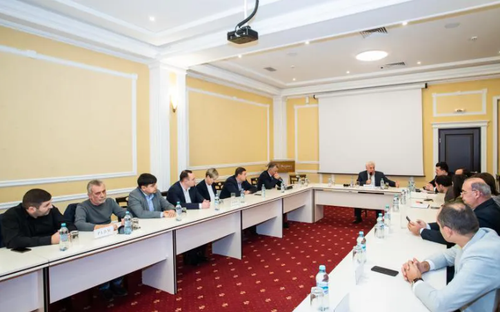 FOTO // Opt partide de opoziție s-au unit la aceeași masă. Ce planuri au