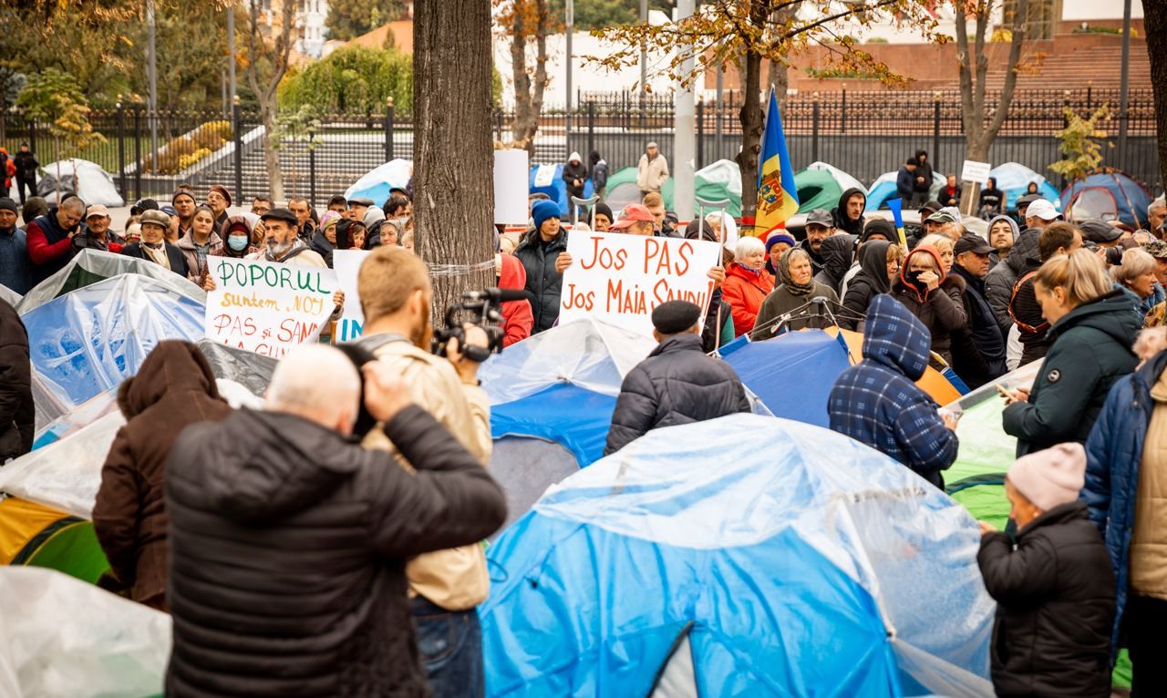 FLASHMOB: Sandu, Grosu și Gavrilița, încadrați în trupele cu destinație specială, care luptă împotriva protestatarilor