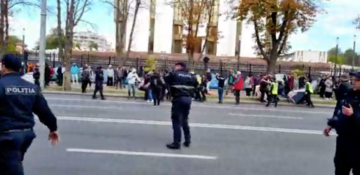 Maia Sandu a decis, poliția execută: Protestatarii loviți și bruscați de forțele de ordine, în timp ce încercau să instaleze corturi în centrul capitalei