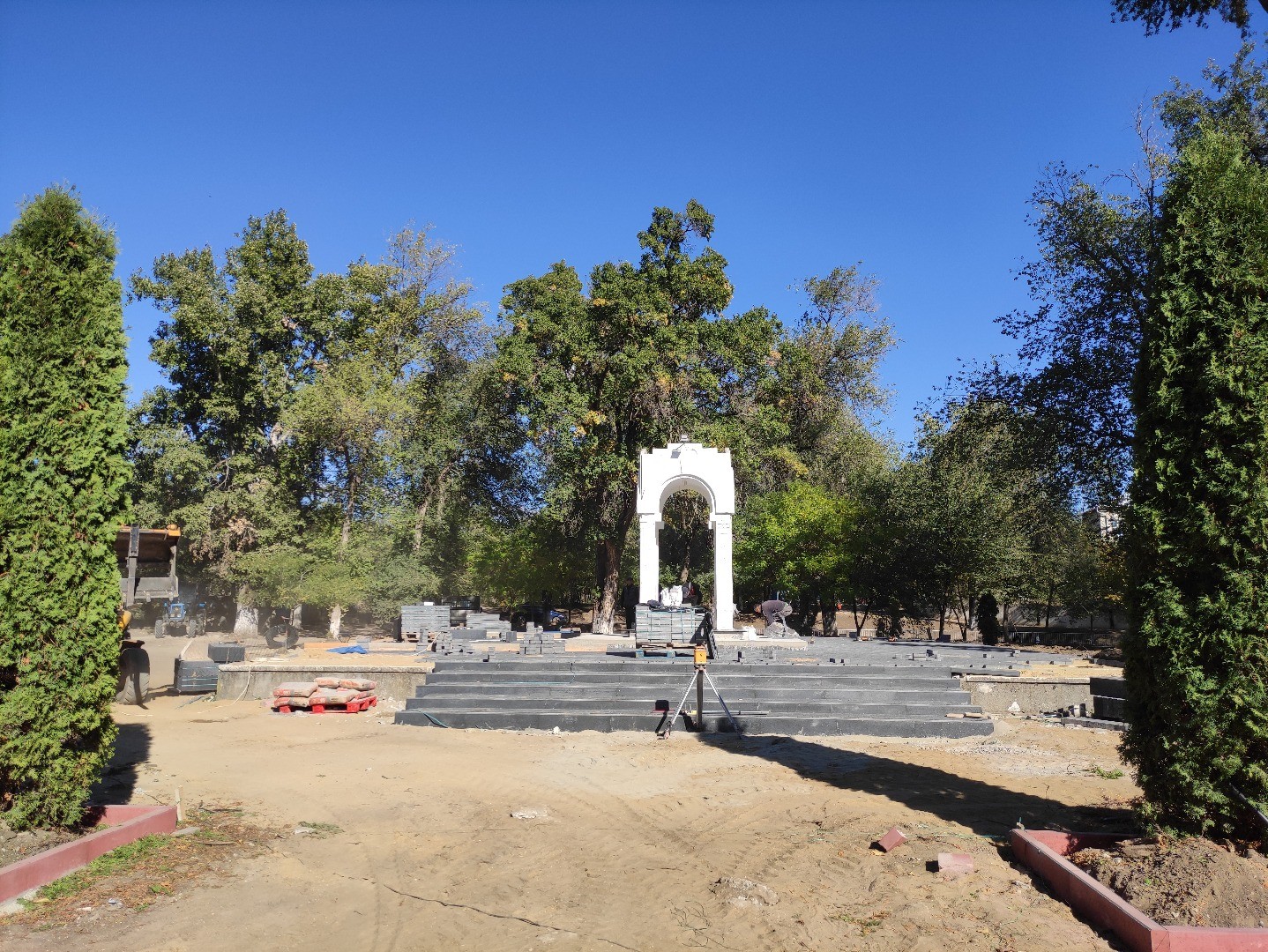 VIDEO // Renovarea parcului din Taraclia, pe ultima sută de metri. Proiect de anvergură, implementat la inițiativa liderului Partidului „ȘOR”