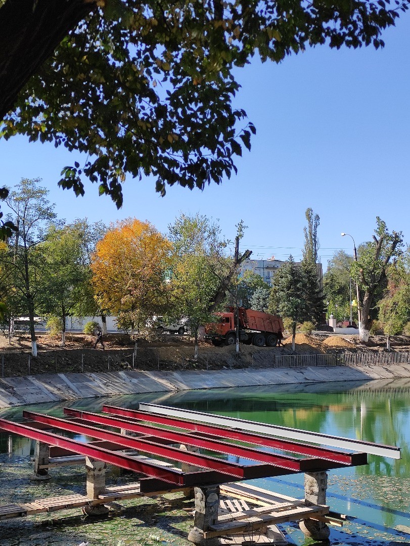 VIDEO // Renovarea parcului din Taraclia, pe ultima sută de metri. Proiect de anvergură, implementat la inițiativa liderului Partidului „ȘOR”